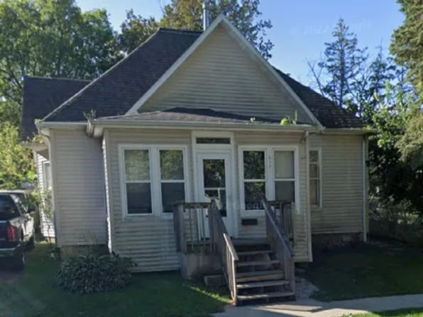 617 E Pleasant St, Freeport, IL 61032