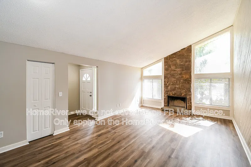3 bed, 2.0 bath, 1449 sqft, $2,055 — Photo 2