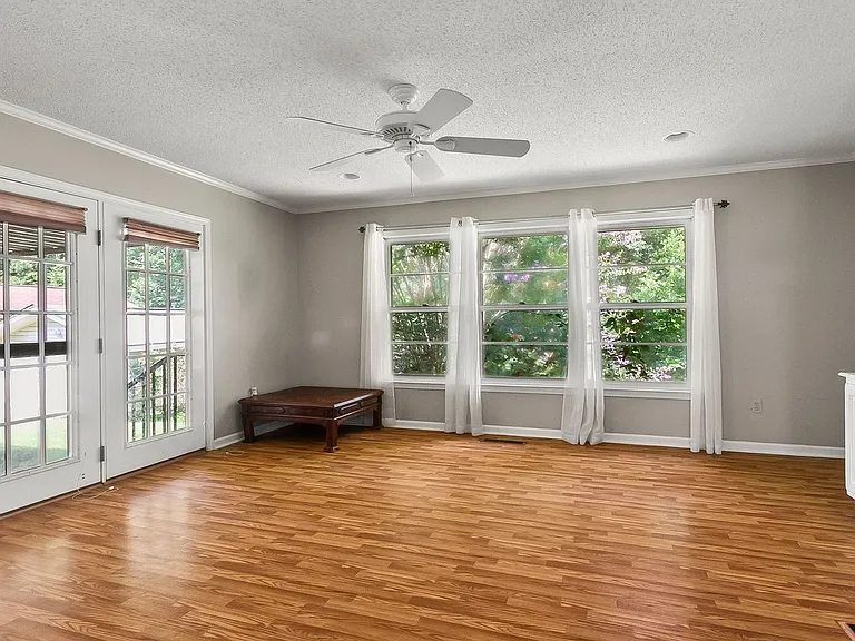 2496 Valley View Ln — Photo 11