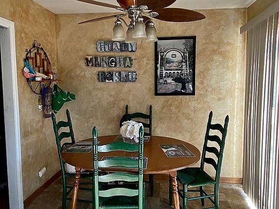 Eat in area of kitchen