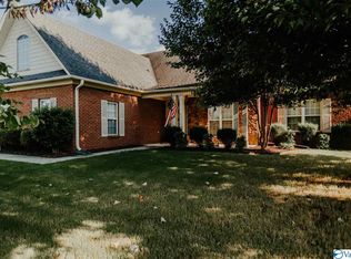 102 Turkey Ridge Dr, New Market, AL 35761