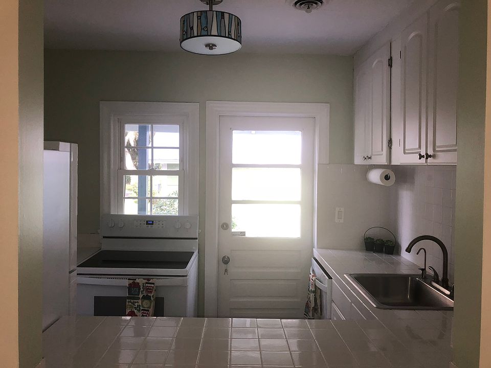 1st image of 850 Windsor Dr