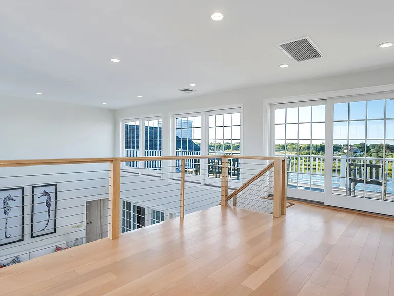 125 Dune Rd — Photo 22