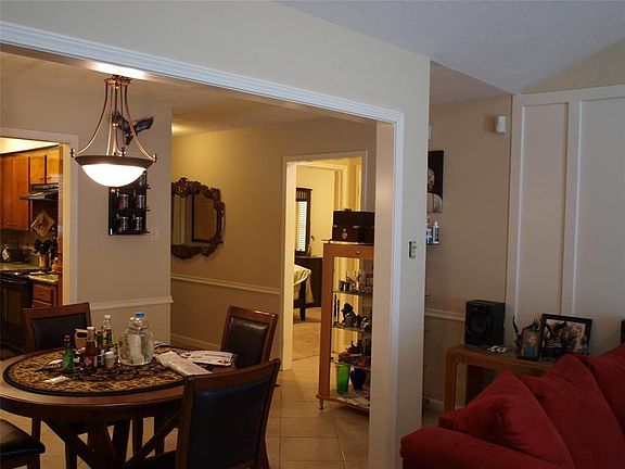 3rd image of 2118 Cammy Ln