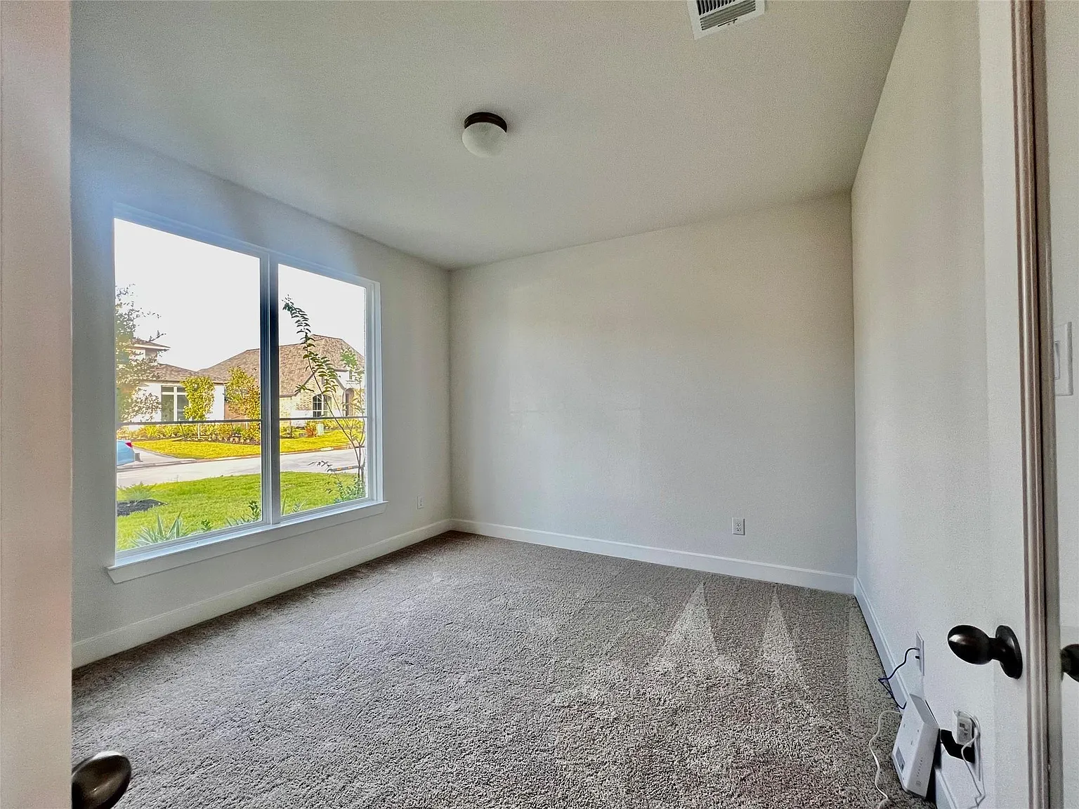 4 bed, 3.5 bath, 3405 sqft, $3,400 — Photo 4