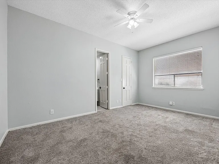 1605 Potomac Dr #E — Photo 10