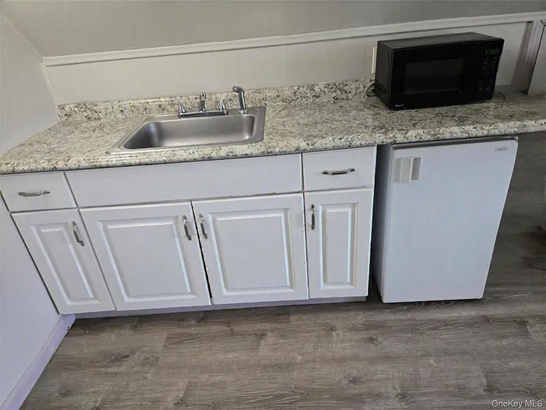 717 Henry St #2 — Photo 8