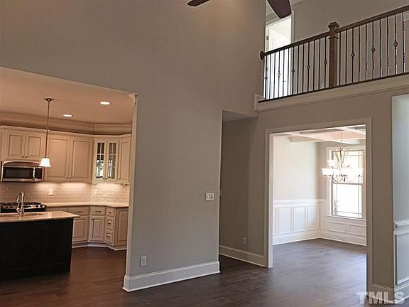 5th image of 733 Riverwood Dr