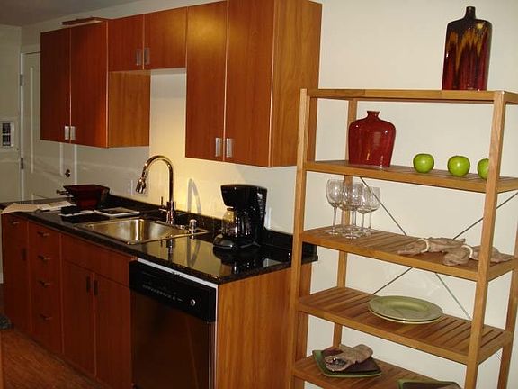3rd image of 1620 Melrose Ave APT 303