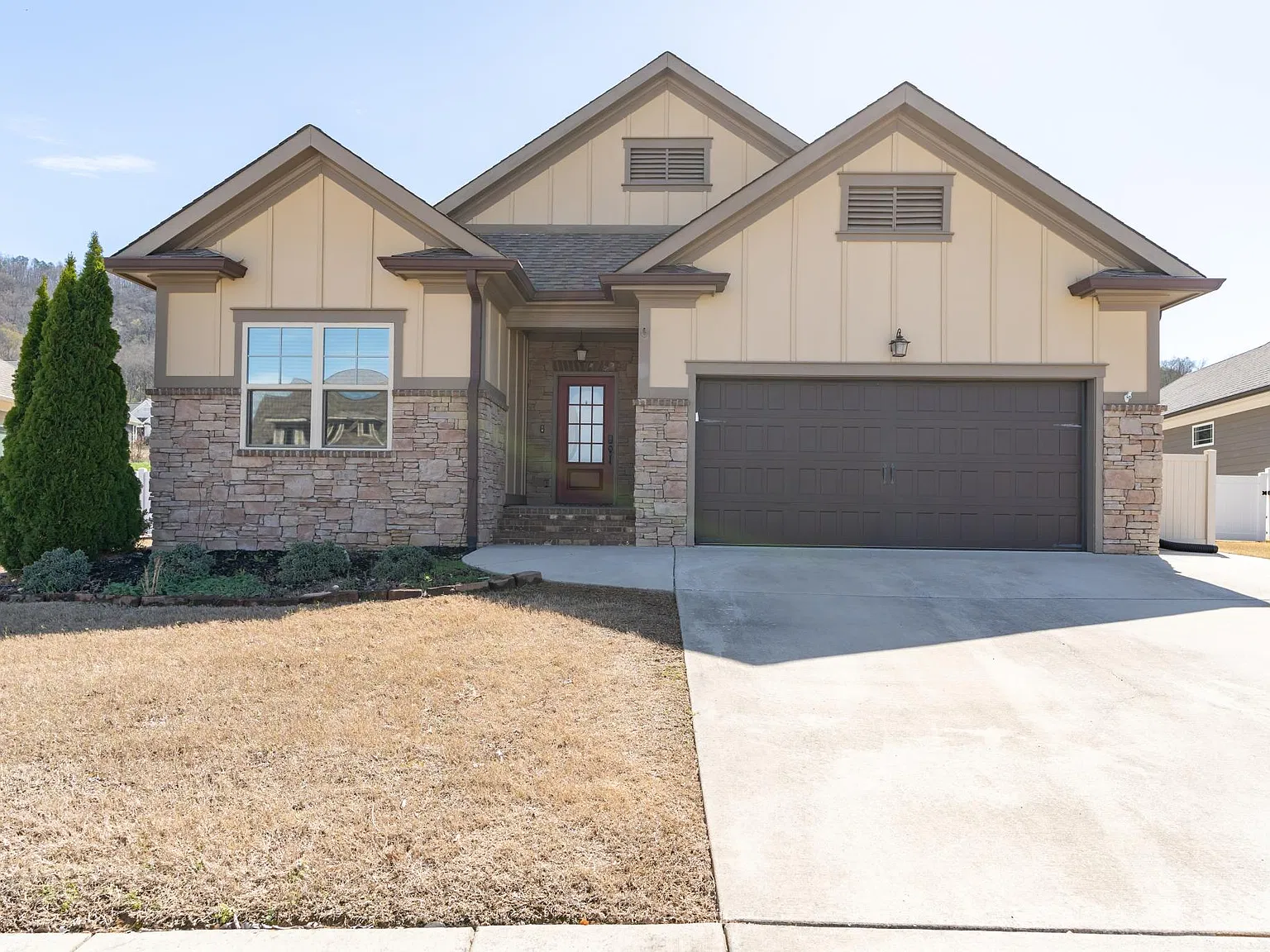 3 bed, 1902 sqft, $2,600 — Photo 1