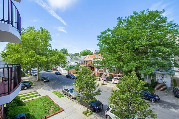 Sold by Keller Williams NYC | media 23