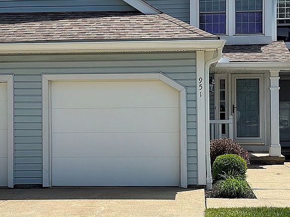 2nd image of 951 Sturbridge Dr