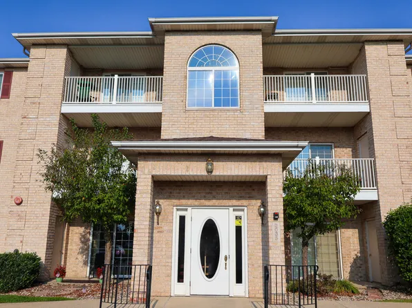 2035 W 75th Pl Unit 21, Merrillville, IN 46410