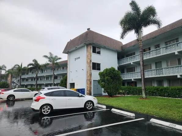 2100 Springdale Boulevard #305, Palm Springs, FL 33461