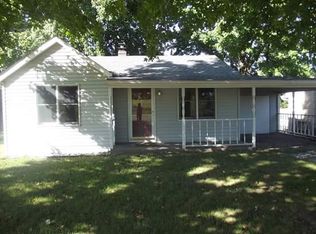 3013 State St, Chester, IL 62233