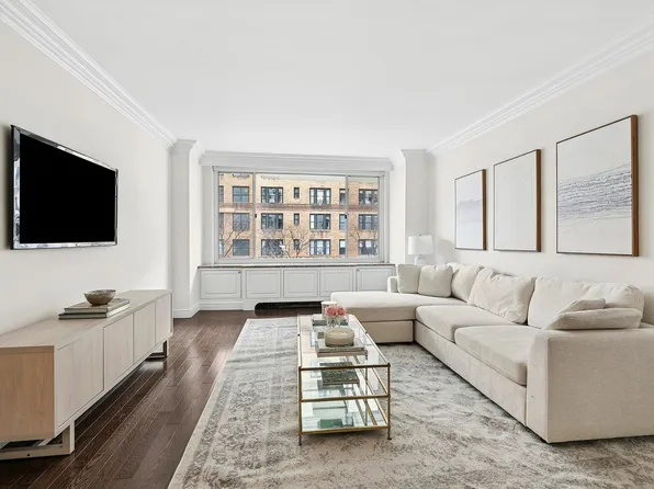 1160 3rd Avenue image 1 of 9