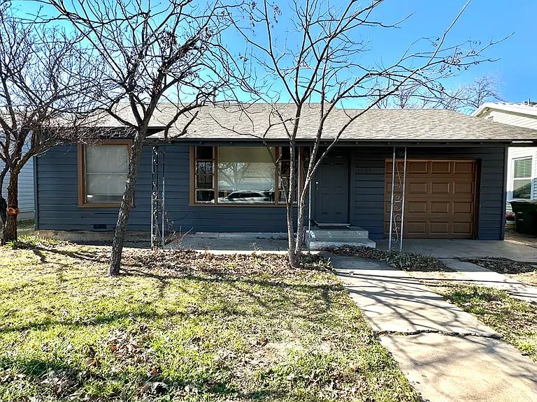 1521 Kenwood Dr — Photo 2
