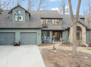 1534 Navajo Ct, Green Bay, WI 54313