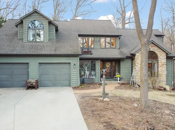 1534 Navajo Ct, Green Bay, WI 54313