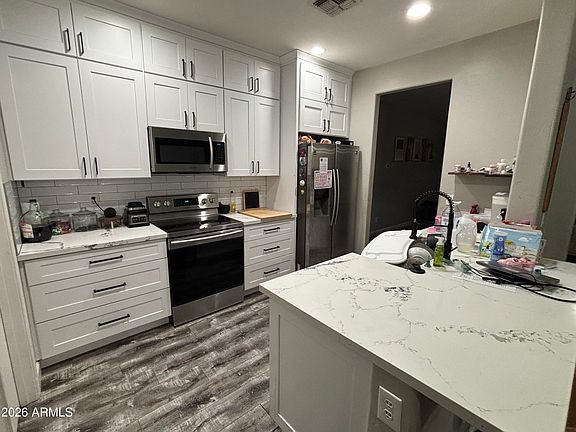 3rd image of 6904 S 74TH Lane