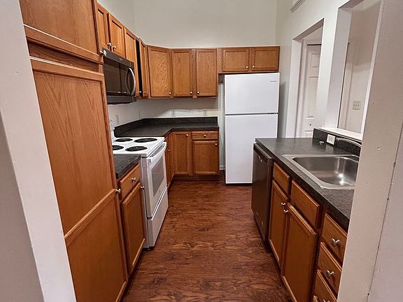 3rd image of 114 Farmhouse Ln