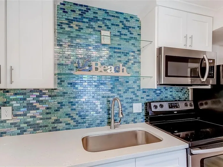 51 Island Way #104 — Photo 11