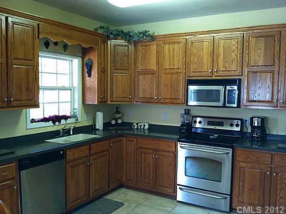 5th image of 5143 S Oak Cir