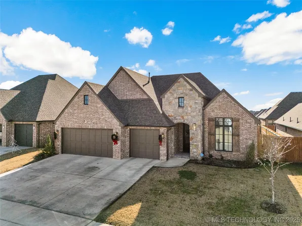 2911 E Rockford Pl, Broken Arrow, OK 74014
