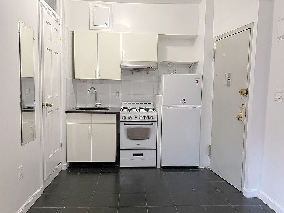 1st image of 52 Henry St #4RS