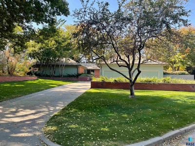 2 Riverview Hts, Sioux Falls, SD, 57105