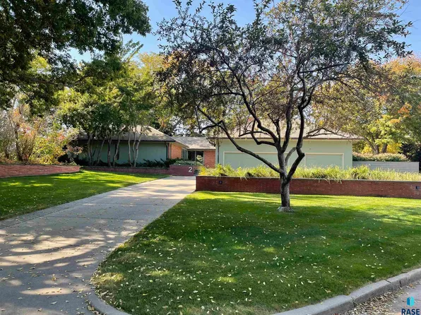 2 Riverview Hts, Sioux Falls, SD 57105