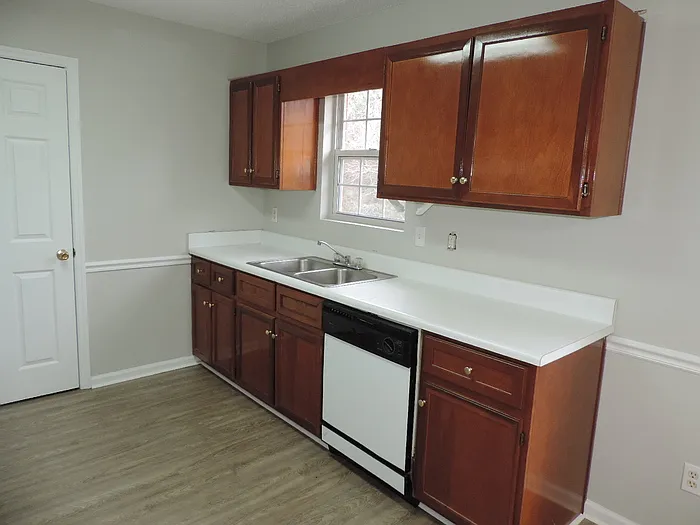 3881 Crest Dr — Photo 25