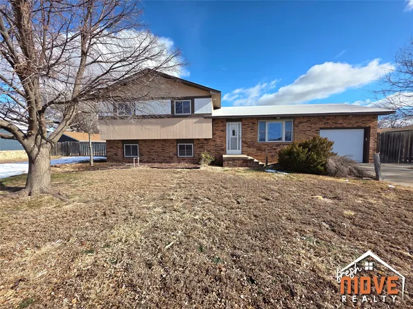 204 1st St, Lakin, KS 67860