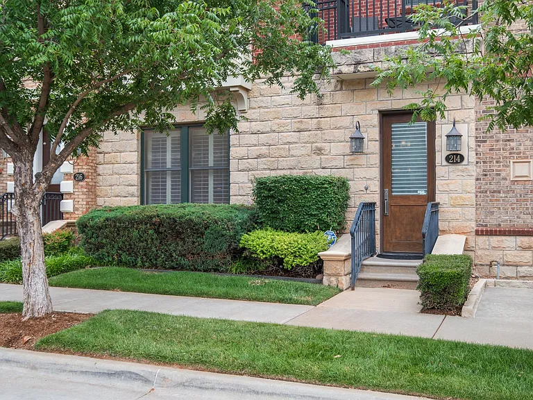 214 Russell M Perry Ave — Photo 2