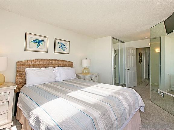 4th image of 3755 Ocean Front Walk Unit 13