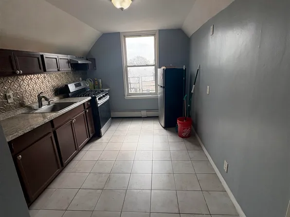 175 Wegman Parkway image 1 of 6