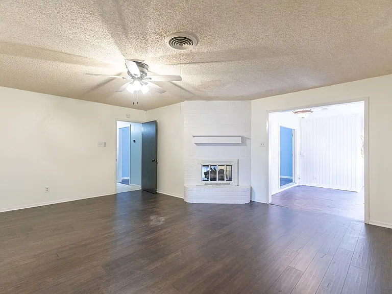 2601 Edgemont Dr — Photo 23