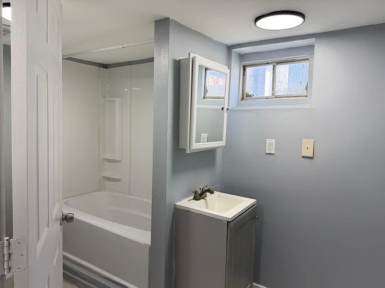 375 Allyn St — Photo 14