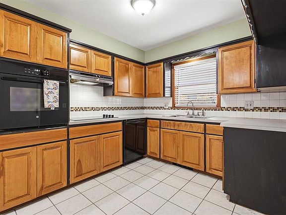 5th image of 3112 Wilshire Ter