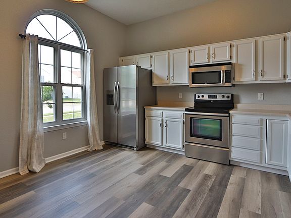 5th image of 1704 Creekside Dr
