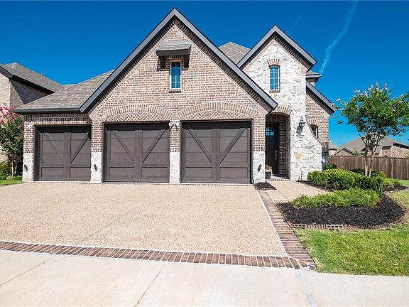 3rd image of 200 Highwood Trl