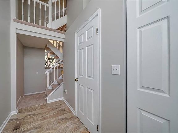 2nd image of 2520 Hawthorne Dr