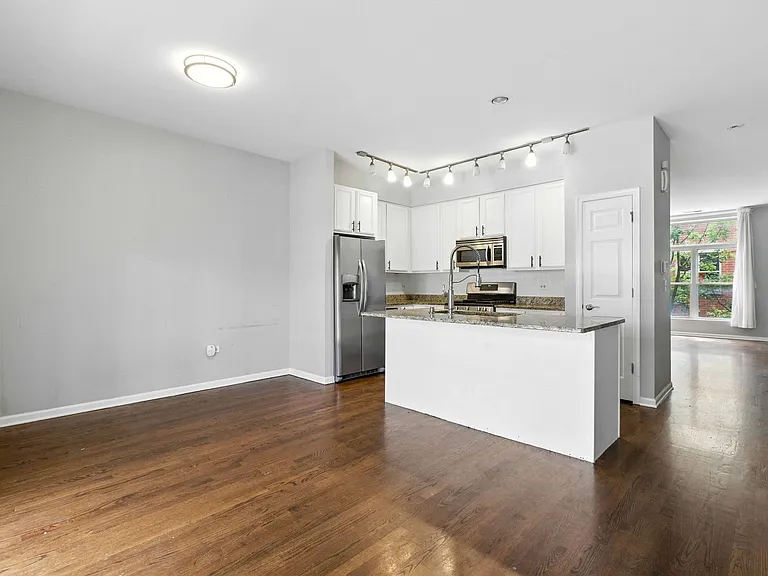 346 E 25th Pl #25 — Photo 8