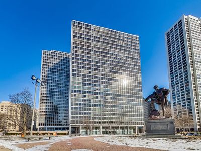 (Undisclosed Address), Chicago, IL, 60657