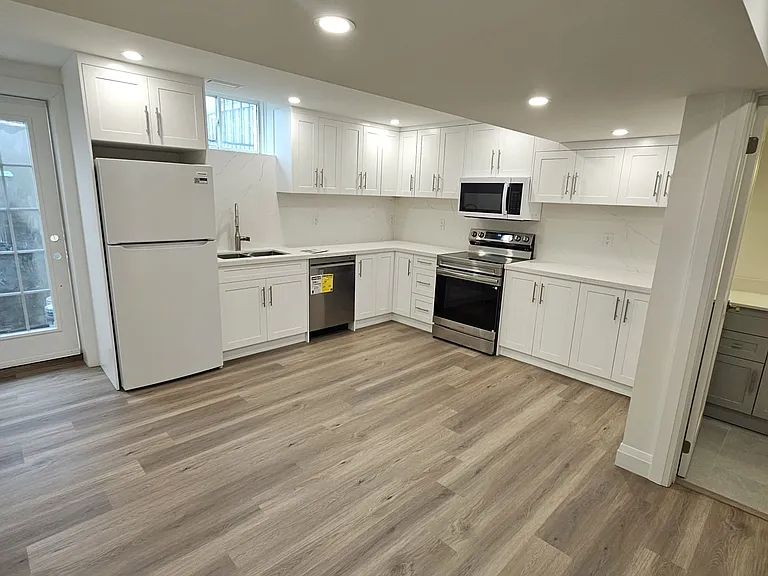 3 Kaufman Dr #UPPER — Photo 18