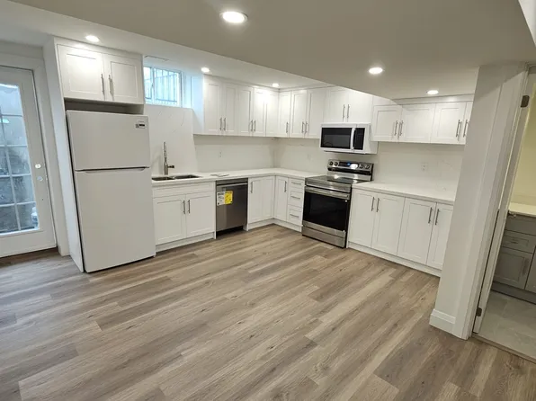 3 Kaufman Dr #1, Hamilton, ON L0R 1C0