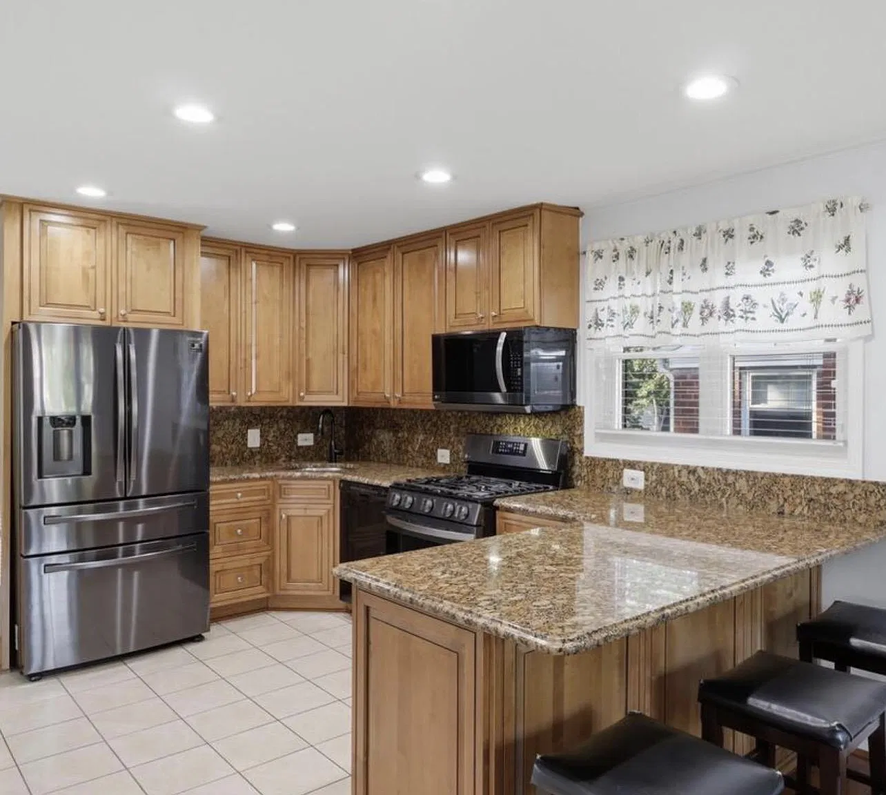 5 bed, 3.0 bath, 1960 sqft, $3,400 — Photo 4