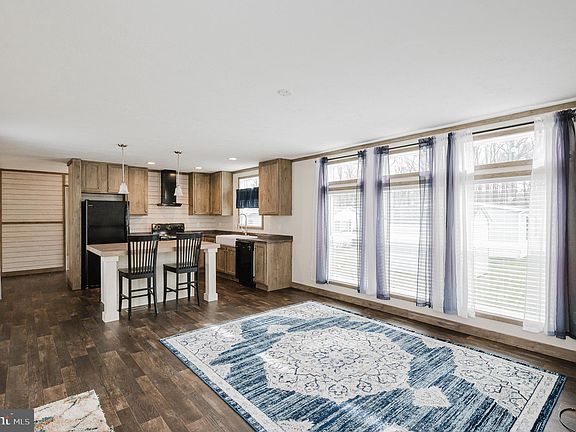 3rd image of 210 Golf Dr