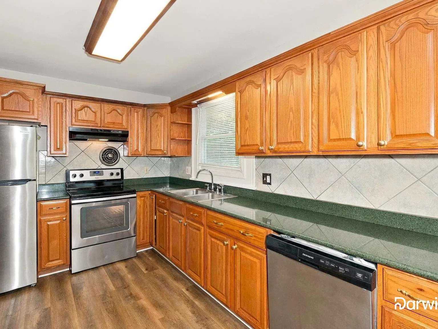 3 bed, 1.5 bath, 1083 sqft, $1,435 — Photo 2