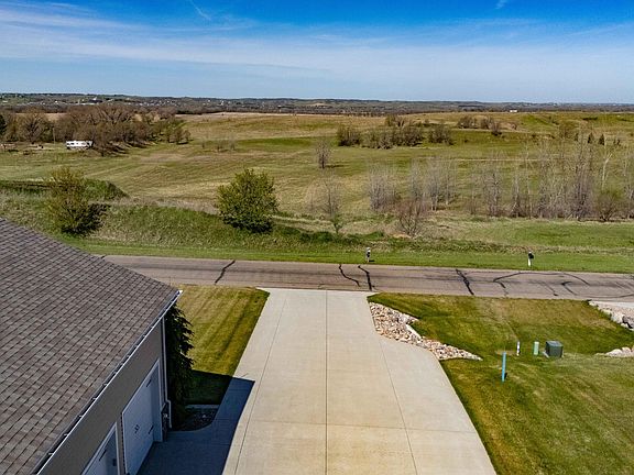 3rd image of 7623 Hawktree Dr